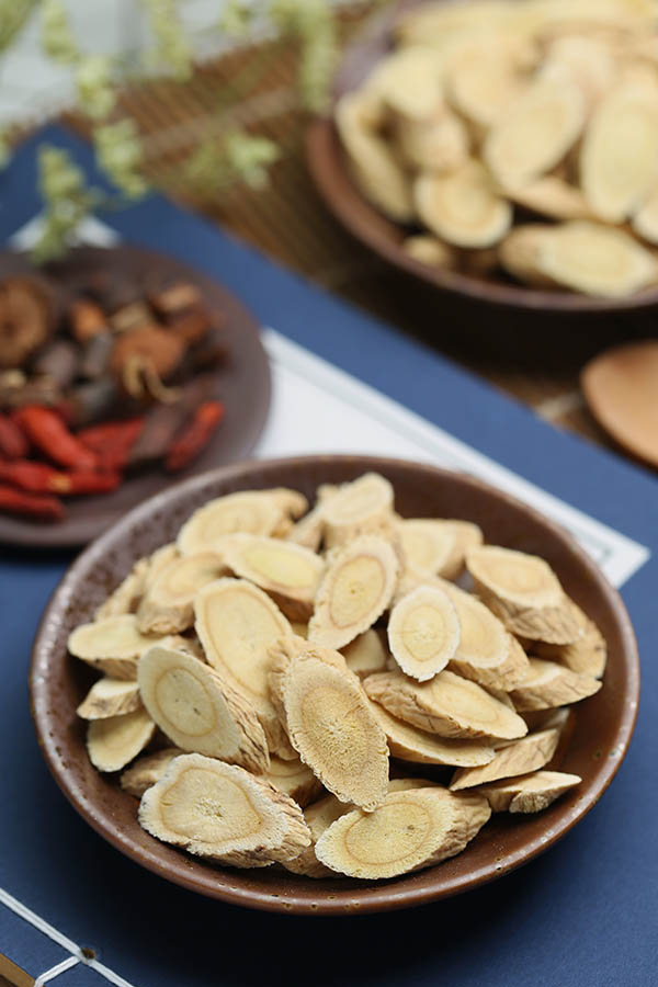 Astragalus membranaceus